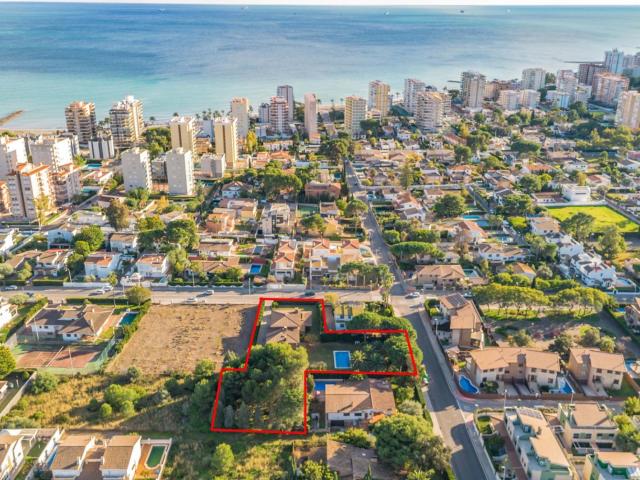 Más que una villa señorial: un oasis de 2.700 m2 a 600 metros del Mediterráneo