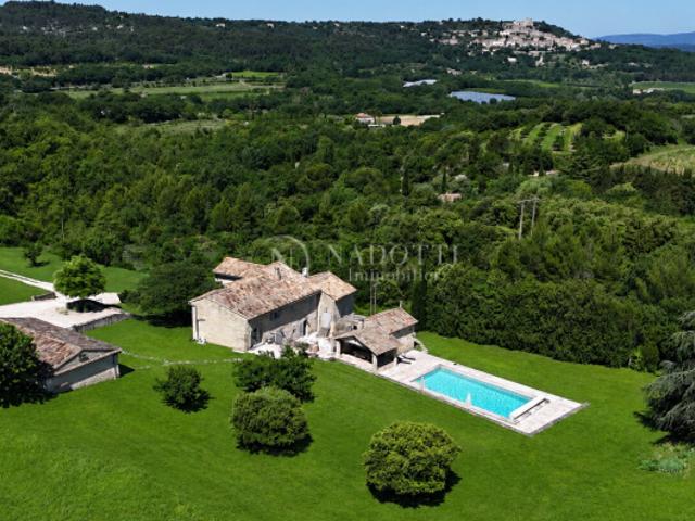 Mas rénové avec piscine et vue sur les villages environnants
