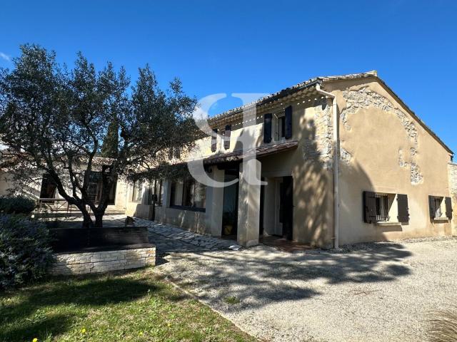 Mas rénové avec piscine et magnifique vue sur le Mont Ventou. 235m² Vaison la Romaine