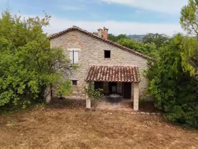 Mas RIBAUTE LES TAVERNES avec terrain plat de 6000 m²