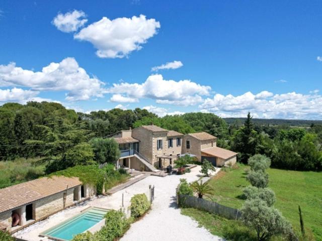 Mas XIXe avec dépendance, parc et piscine à 1,5 km du centre historique d'Uzès