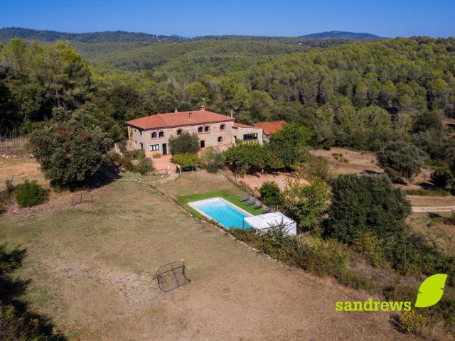 Masía catalogada ubicada en Cistella. La propiedad dispone d. 744m² Cistella