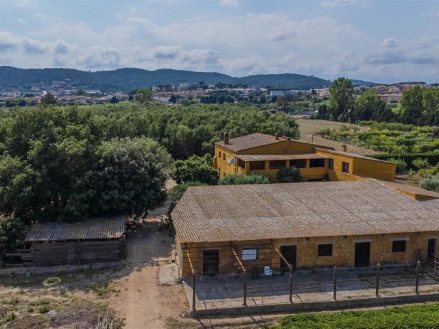 Masía a renovar, con más de 2 Ha de terreno, situada cerca d. 539m² Palafrugell