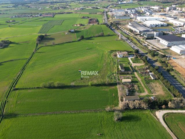 Masía a 20 minutos de Girona, con mas de 30.000m2 de terreno