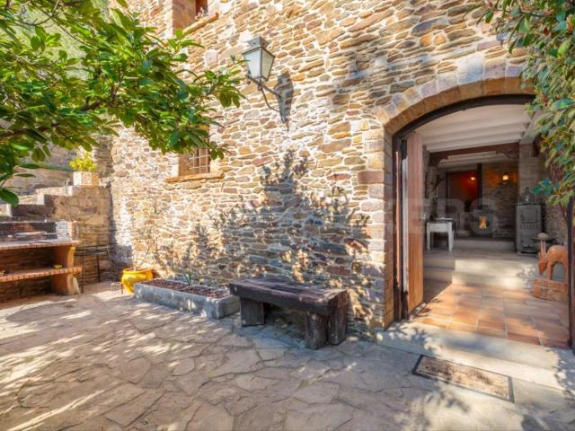 Masía de piedra tradicional en pleno parque natural de Les G. 405m² Sant mateu de montnegre