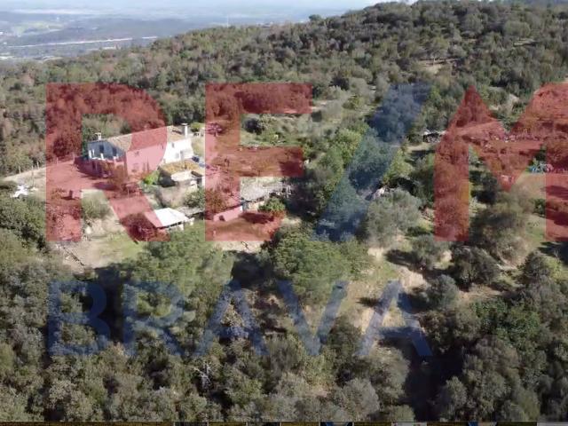 Masía en Sant Daniel Girona | 5 habitaciones, 3 baños y gran finca con múltiples posibilidades