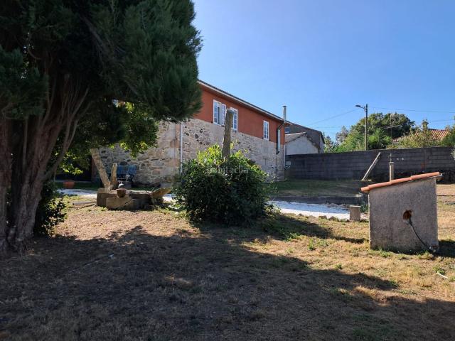 Masía en venta en Teo. Casa de Piedra con Encanto y Finca de 2.500 m Cerrada. Masías.
