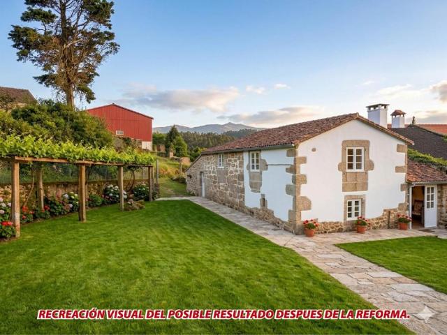 Masía en venta en Teo. Oportunidad única de adquirir una casa con gran potencial en una ubicación privilegiada!. Masías.