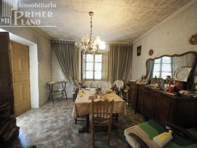 Masía en venta en Tomelloso. Casa para reformar o derribar en el centro con 196 m2, por sólo 69.000 Euros. Masías.