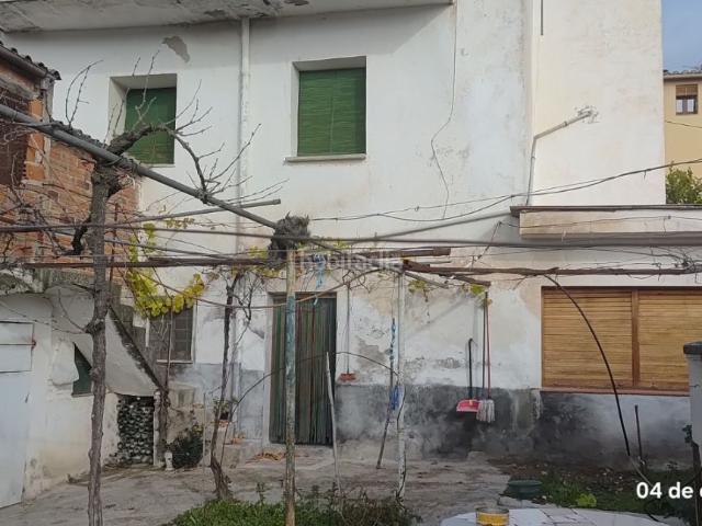 Masía en venta en Tortellà. Gran finca en Tortellà con vivienda de 8 habitaciones, 3 parcelas edificables, 5 garajes. Masías.