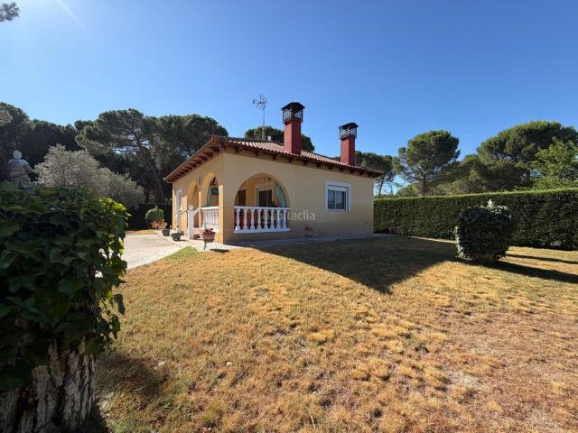 Masía en venta en Traspinedo. Panaderos Valladolid Inmobiliaria, Chalet Individual en Traspinedo con Piscina. Masías.