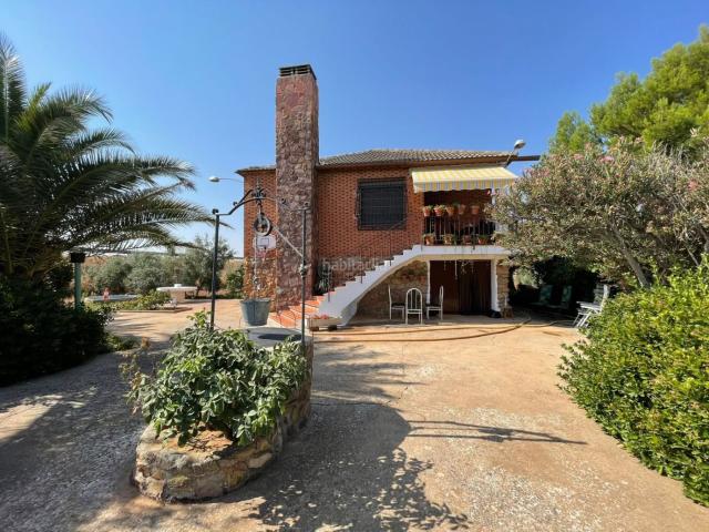 Masía en venta en Valdepeñas. Casa de Campo en venta en Polígono Entrecaminos, 5 dormitorios. Masías.
