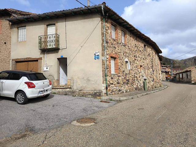 Masía en venta en Vegacervera. Casa de piedra en venta en Villar del Puerto. Masías.
