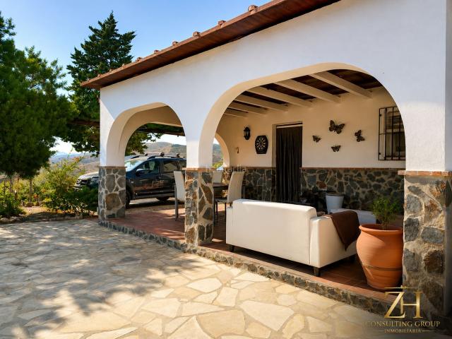 Masía en venta en Vélez Málaga, Norte Barrio del Pilar El Reñidero. ZH consulting Group 1111143. Masías Vélez.