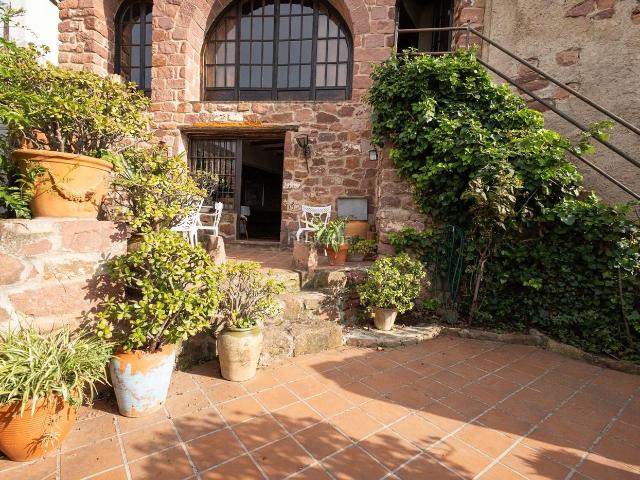 Masía en venta en Vilafamés. CASA DE PIEDRA CON VISTAS ÚNICAS EN VILLAFAMÉS. Masías.