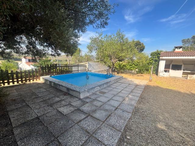 Masía en venta en Vilanova i la Geltrú, Nord Costa Dorada. Finca rústica con encanto en la urbanización MAS TAPET a 10 minutos de la playa de Vilanova i la Geltrú. Masías Vilanova i la.