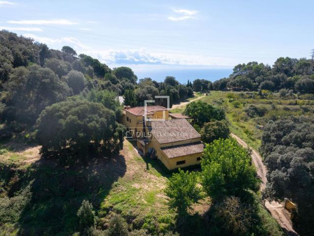Masía en venta en Vilassar de Dalt. Exclusiva masía del siglo XVII con 38 hectáreas de terreno en venta en Vilassar de Dalt. Masías Vilassar de.