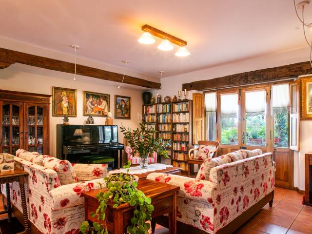 Chalet en venta en Villafufre. Casa señorial en Cantabria · 695 m² · Vivienda o Negocio de turismo rural con 15 años de trayectoria · Ascensor. Chalets.