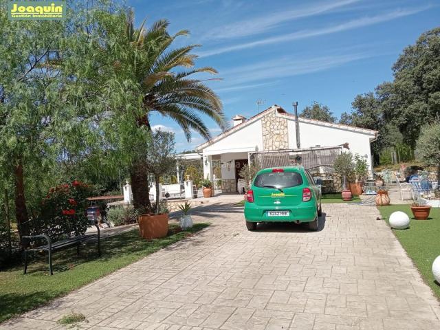 Masía en venta en Villaharta. Parcela con casa y piscina. Masías.