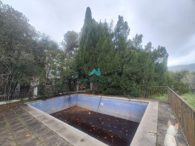 Masía en venta en Villares Los. Finca urbana en Los Villares con terreno y pozo propio. Masías Villares.