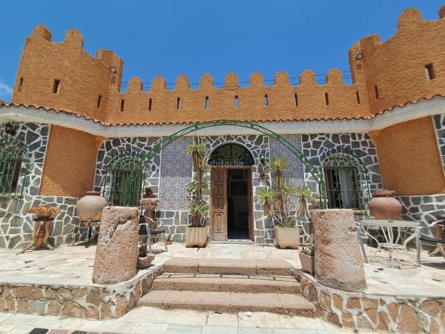 Masía en venta en Águilas. Amplia casa rural con 9 apartamentos independientes, gran parcela y enorme potencial de inversión. Masías.