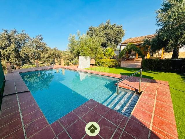 Masía en venta en Adamuz. Casa rural en venta en Adamuz. Masías.