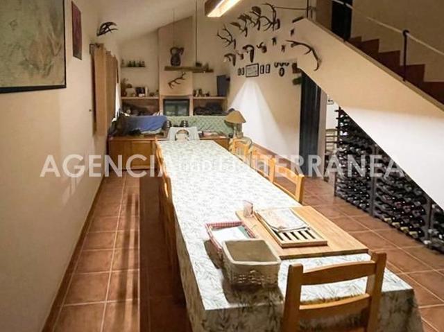 Masía en venta en Almansa. FINCA RÚSTICA EN ALMANSA, DE 100 HECTÁREAS CON CASA UNIFAMILIAR EN PERFECTO ESTADO. Masías.