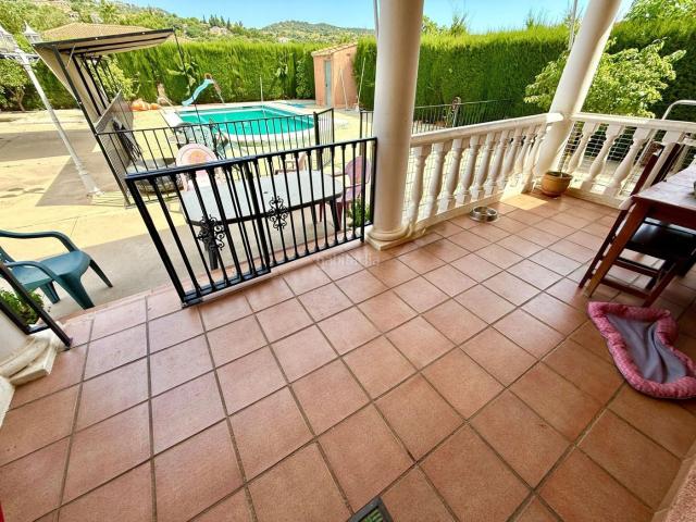 Masía en venta en Almodóvar del Río. Cuevas bajas Hipotecable Parcela de 1.500 m2 con 2 casas y 2 piscinas. Masías Almodóvar del.