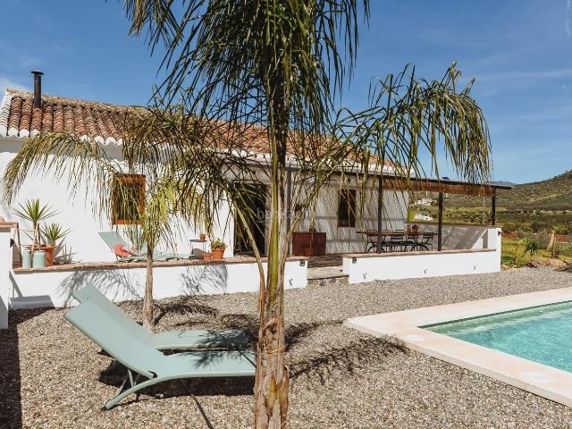 Masía en venta en Álora. Cortijo Boutique en Venta Exclusivo Negocio Rural en Funcionamiento en Álora, Andalucía. Masías.