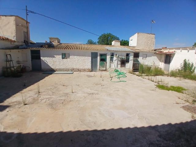 Masía en venta en Albacete, Pedanías Extrarradio. VENTA DE TERRENO CON VARIAS CONSTRUCCIONES. Masías.