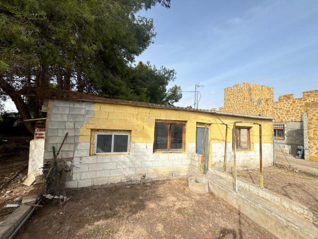 Masía en venta en Albatera. Vivienda con terreno en Albatera. Masías.