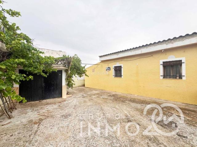 Chalet en venta en Alborache. chalet con terreno y piscina en Alborache. Chalets.