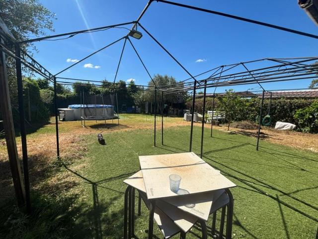 Masía en venta en Utrera, Pedanías Norte. Preciosa parcela rustica no hipotecable a la venta con casa de madera para disfrute en tiempo libre y fines de semana! la parcela. Masías.