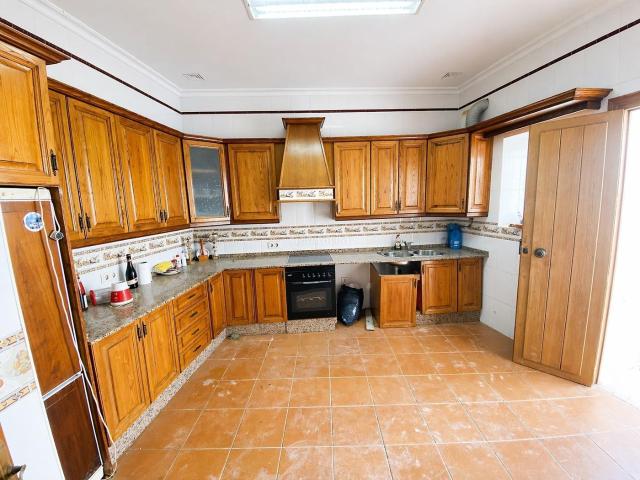 Masía en venta en Alcalá de los Gazules. Encantadora vivienda con horno de leña tradicional y amplios espacios. Masías Alcalá de los.