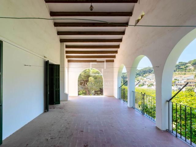 Masía en venta en Alella. Casa rural de 10 dormitorios con 27,090m de jardín en venta en Alella, Barcelona. Masías.