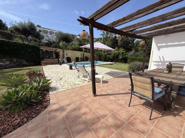 Masía en venta en Alhaurín el Grande, Centro. Chalet de campo con piscina privada y jardín en una urbanización cerca de Alhaurín El Grande. REF F5394127. Masías Alhaurín el.