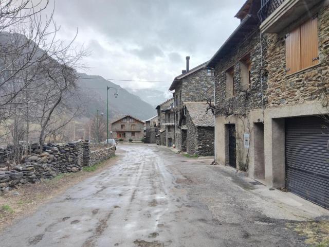 Masía en venta en Alins Pirineos. Masías.