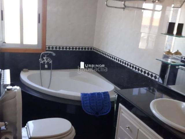 Masía en venta en Amoeiro. EXCLUSIVO CHALET CON PISCINA A UN PASO DEL CENTRO DE AMOEIRO. Masías.