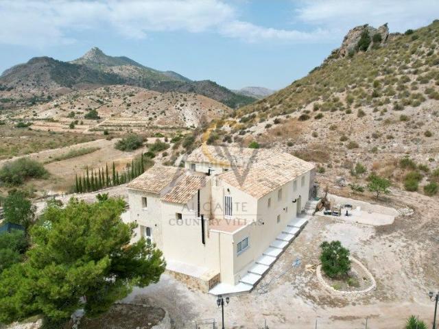 Masía en venta en Aspe, Pedanías Oeste. Caserio completamente Restaurado con piscina e inmejorables vistas. Masías.