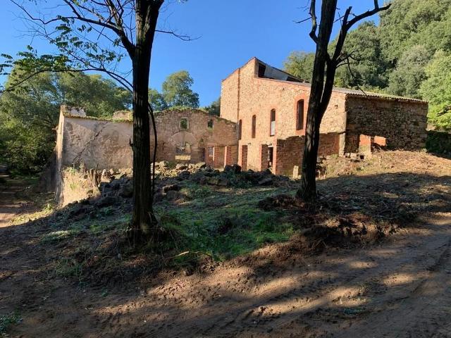Masía en venta en Arbúcies, de 1.300 m² 12 habitaciones por 495.000