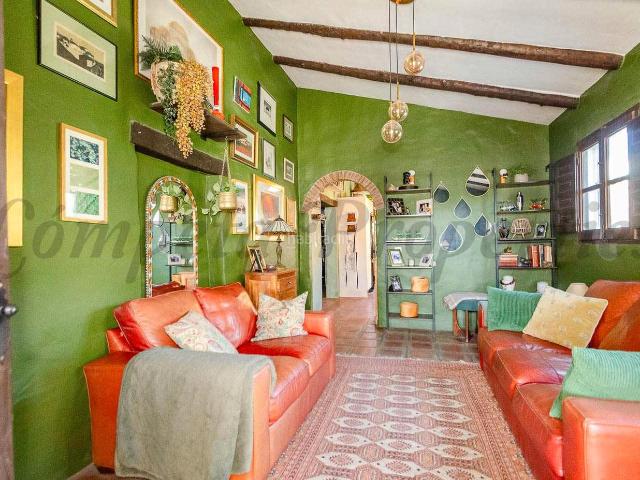 Masía en venta en Árchez. Encantadora propiedad rústica cerca de Árchez. Masías.