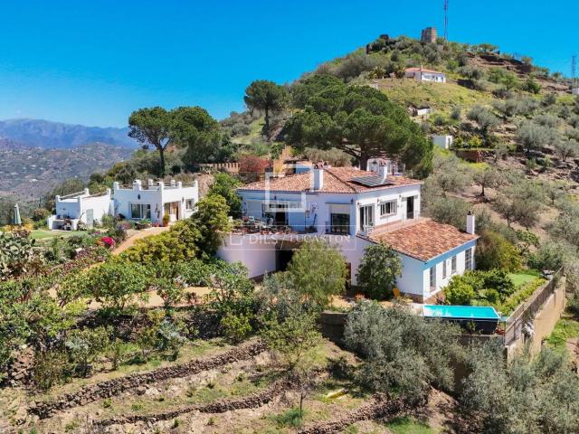Masía en venta en Arenas. Casa rural con vivienda independiente en venta en Arenas, Axarquia. Masías.