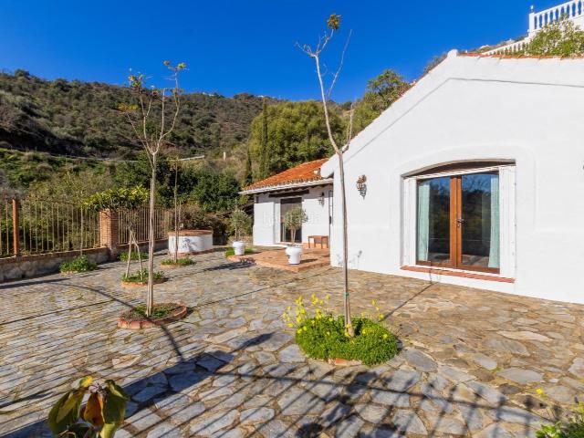 Masía en venta en Arenas. Espectacular chalet rústico con piscina de agua salada. Masías.