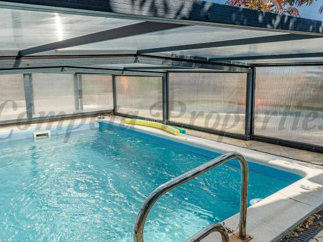 Masía en venta en Arenas. Villa con piscina privada en Arenas, Málaga. Masías.