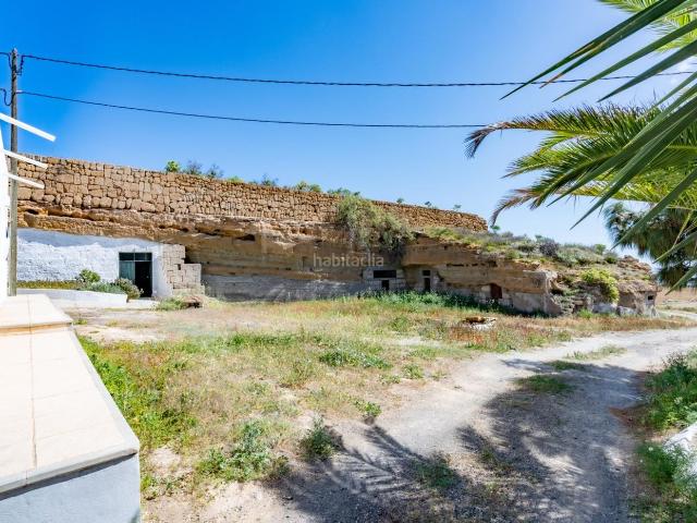 Masía en venta en Arico. Finca rústica con vivienda legalizada y gran producción agrícola en Arico. Masías.