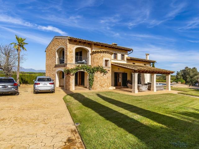 Masía en venta en Baleares Algaida. Bonita finca rústica con piscina, vistas a la montaña y licencia de alquiler vacacional en Algaida. Masías.