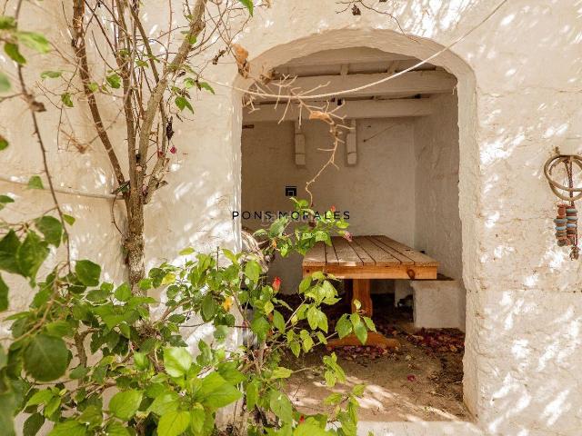 Masía en venta en Baleares Ciutadella de Menorca, Ciutadella. Hortal con encanto, safareig y 16.000 m junto al centro de Ciutadella. Masías Ciutadella de.