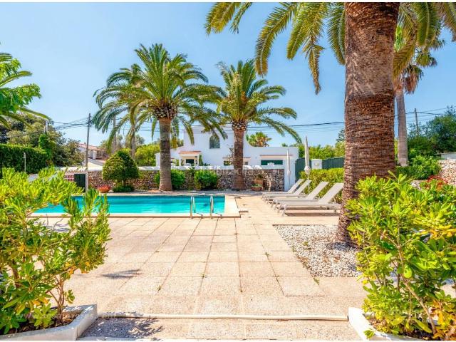 Masía en venta en Baleares Es Castell, Trebalúger. Exclusivo chalet con piscina en el corazón de Trebalúger. Masías Es.