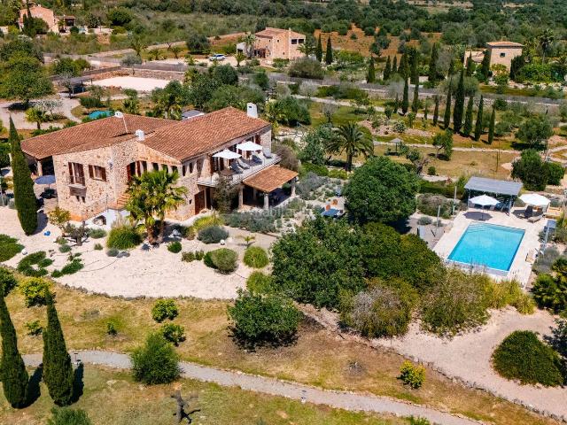 Masía en venta en Baleares Felanitx, Portocolom. Portocolom Su paraíso mediterráneo con jardín tipo parque y licencia ETV. Obj. 9733. Masías.