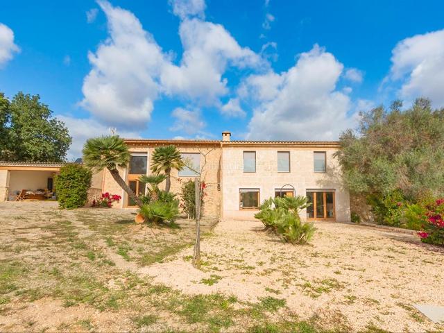 Masía en venta en Baleares Manacor, Manacor Centre. Casa de campo renovada con licencia turística en venta en Manacor, Mallorca. Masías.